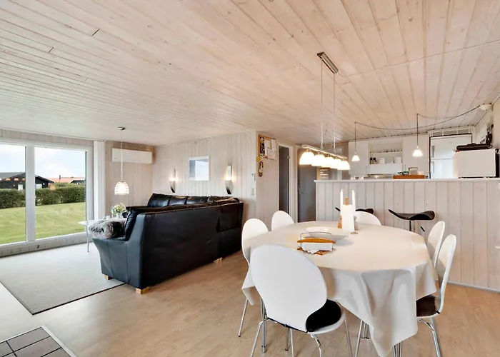 Hébergement de vacances Fantastic View Over Veno Bay